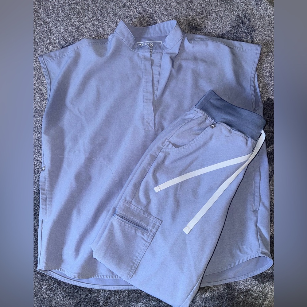 Figs Vapor Blue Space Dye scrub set